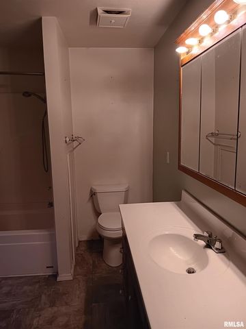 1935 ELM Street, Murphysboro, IL 62966