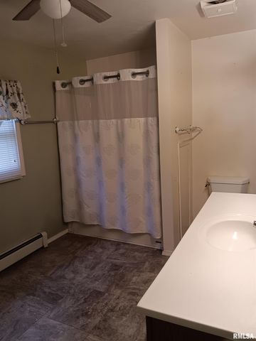 1935 ELM Street, Murphysboro, IL 62966