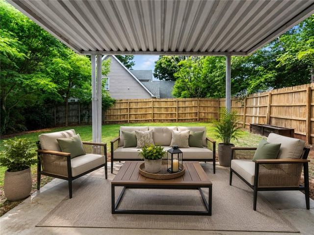 2771 Royal Bluff, Decatur, GA 30030