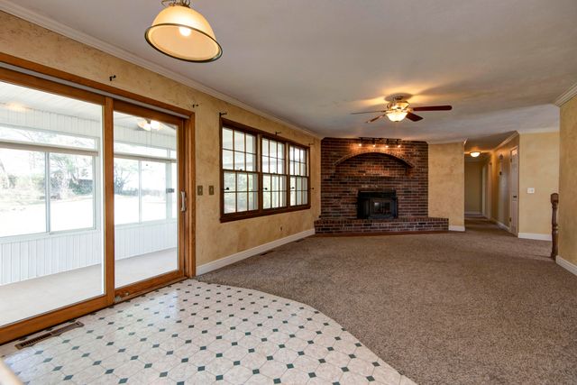 5735 S Farm Rd 137, Springfield, MO 65810