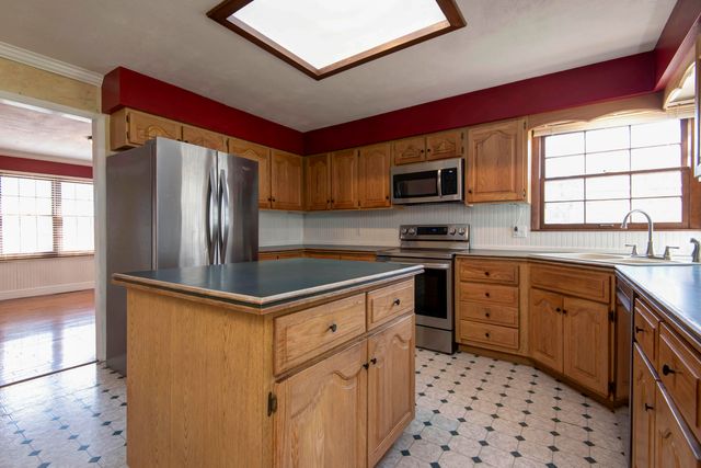 5735 S Farm Rd 137, Springfield, MO 65810