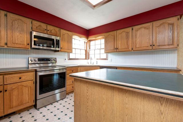 5735 S Farm Rd 137, Springfield, MO 65810