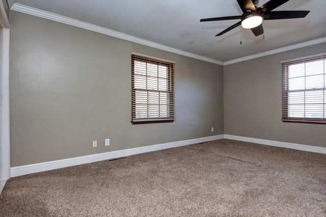 5735 S Farm Rd 137, Springfield, MO 65810