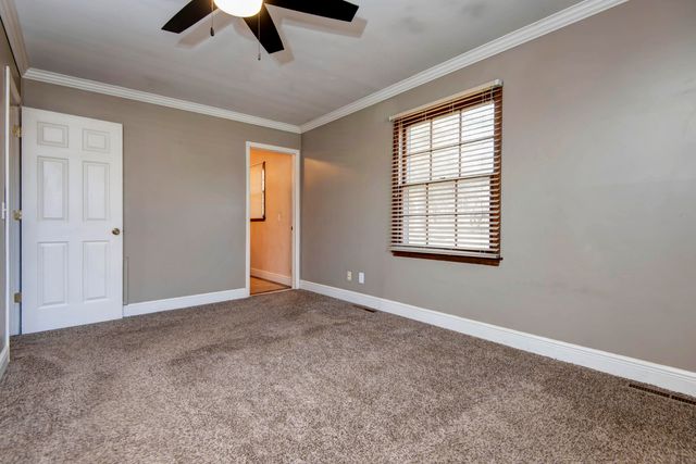 5735 S Farm Rd 137, Springfield, MO 65810