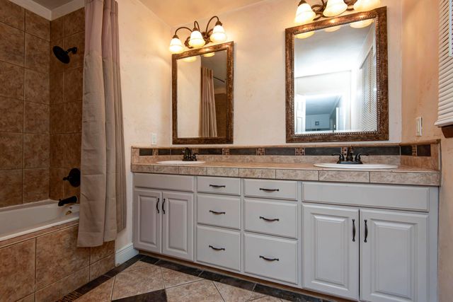 5735 S Farm Rd 137, Springfield, MO 65810