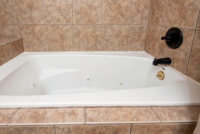 5735 S Farm Rd 137, Springfield, MO 65810