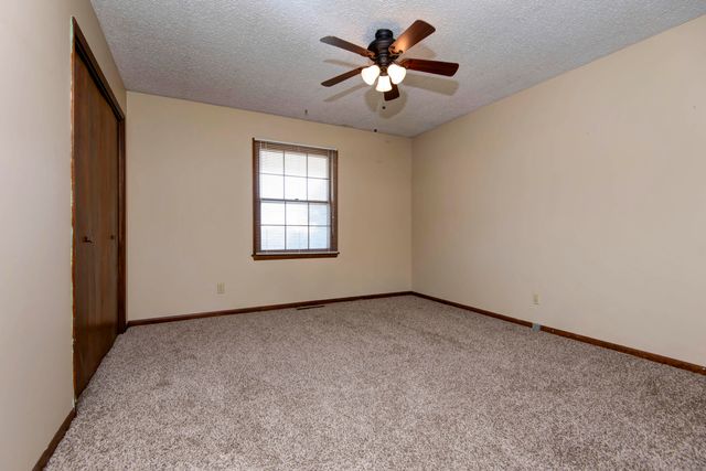 5735 S Farm Rd 137, Springfield, MO 65810