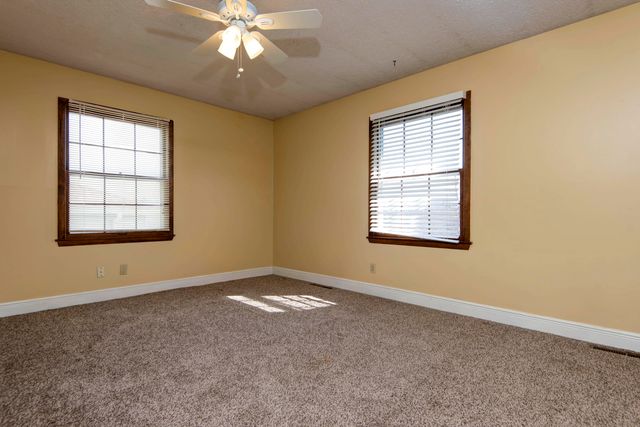 5735 S Farm Rd 137, Springfield, MO 65810