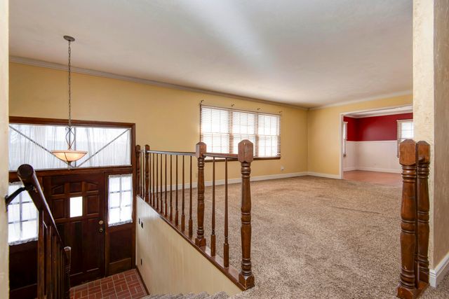 5735 S Farm Rd 137, Springfield, MO 65810