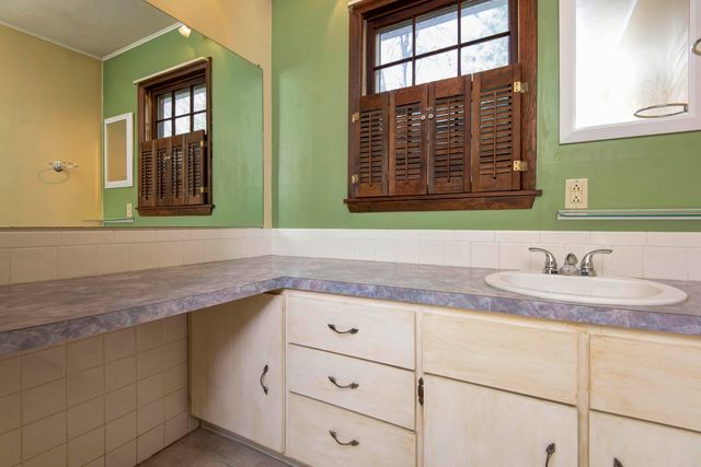 5735 S Farm Rd 137, Springfield, MO 65810