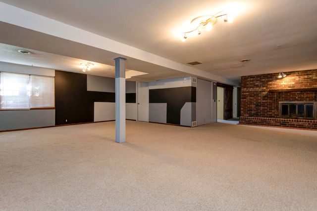 5735 S Farm Rd 137, Springfield, MO 65810