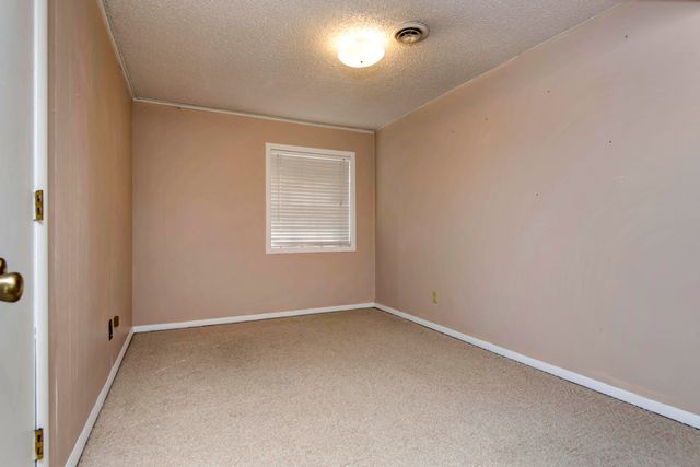 5735 S Farm Rd 137, Springfield, MO 65810