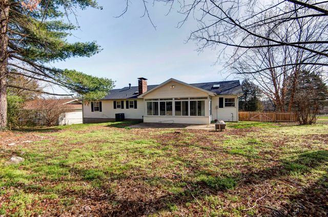 5735 S Farm Rd 137, Springfield, MO 65810