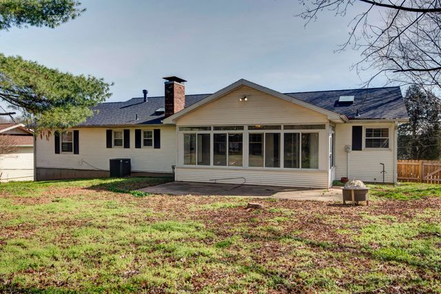 5735 S Farm Rd 137, Springfield, MO 65810