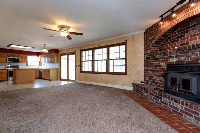 5735 S Farm Rd 137, Springfield, MO 65810