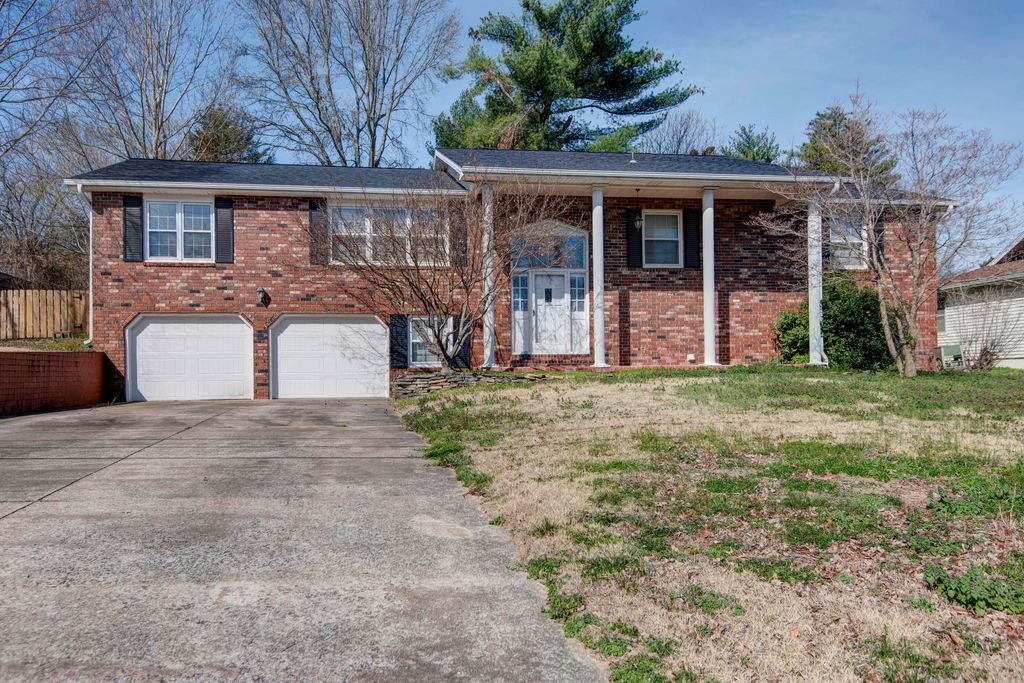 5735 S Farm Rd 137, Springfield, MO 65810