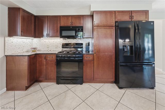 1251 Grenada Drive NE, Canton, OH 44714