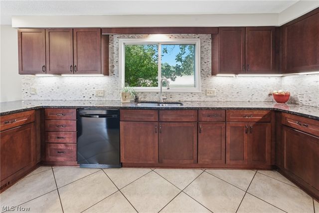 1251 Grenada Drive NE, Canton, OH 44714