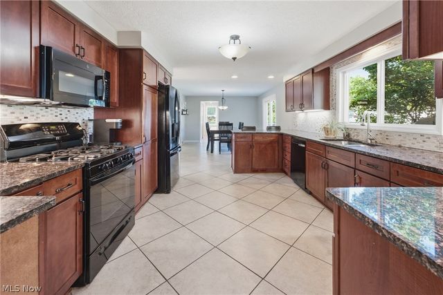 1251 Grenada Drive NE, Canton, OH 44714