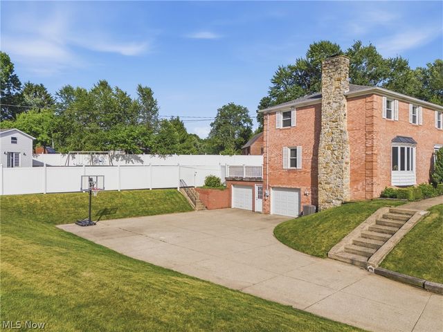 1251 Grenada Drive NE, Canton, OH 44714