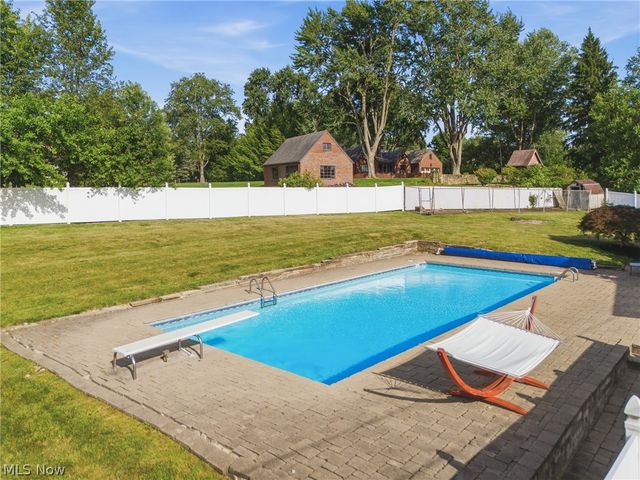 1251 Grenada Drive NE, Canton, OH 44714