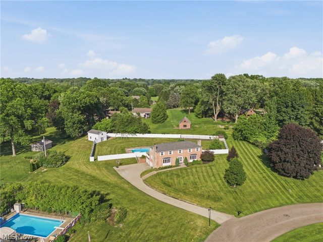 1251 Grenada Drive NE, Canton, OH 44714
