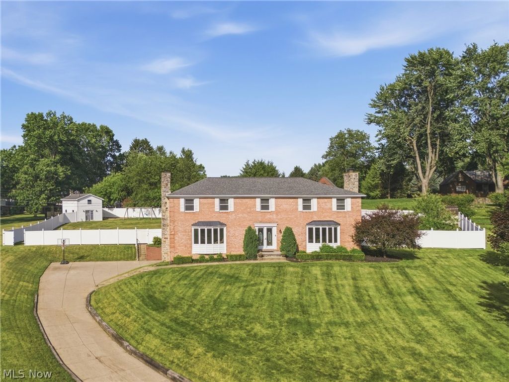 1251 Grenada Drive NE, Canton, OH 44714