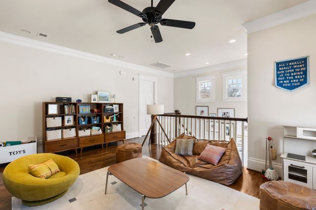 425 Byrne Street, Houston, TX 77009