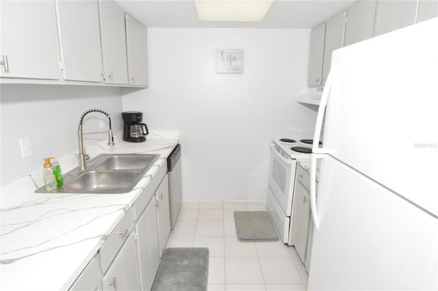 12760 INDIAN ROCKS ROAD 555, Largo, FL 33774