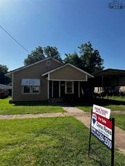 510 N WICHITA, Electra, TX 76360