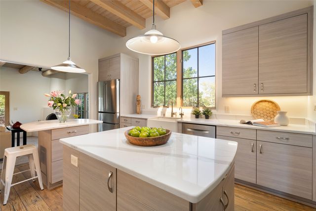 107 W Wildflower Drive, Santa Fe, NM 87506