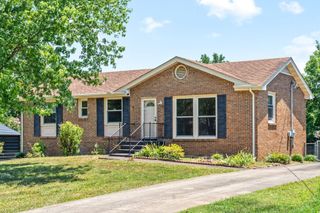 208 Aster Dr, Clarksville, TN 37042