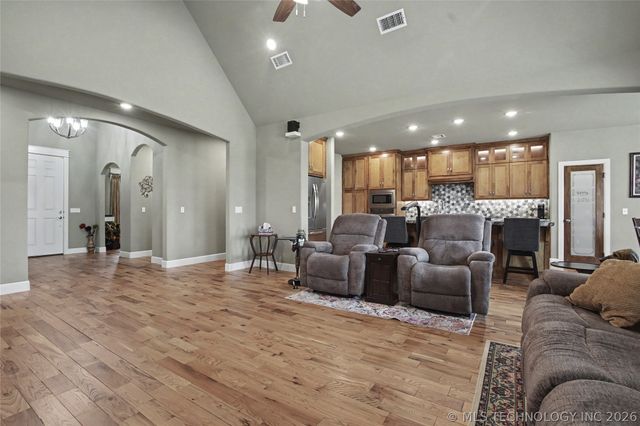 8331 N 149th East Avenue, Owasso, OK 74055