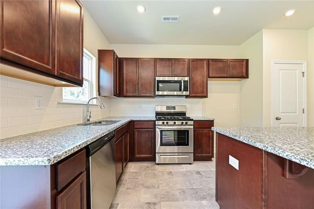 810 Kensington Street, Kingston, GA 30145