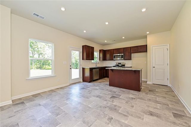 810 Kensington Street, Kingston, GA 30145