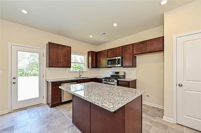 810 Kensington Street, Kingston, GA 30145