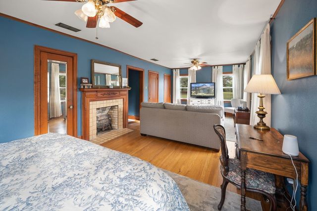 327 N Ponsard Street, Troup, TX 75789