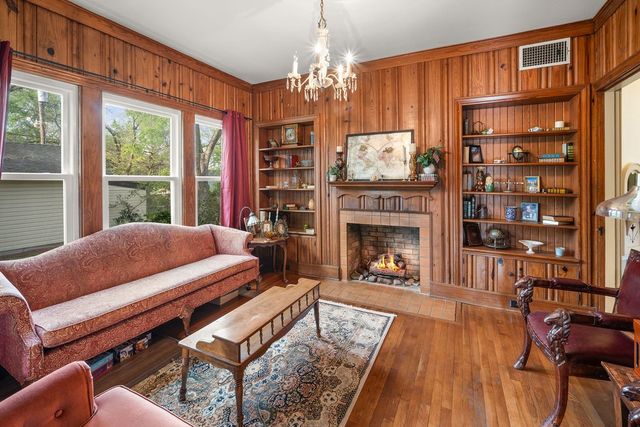 327 N Ponsard Street, Troup, TX 75789