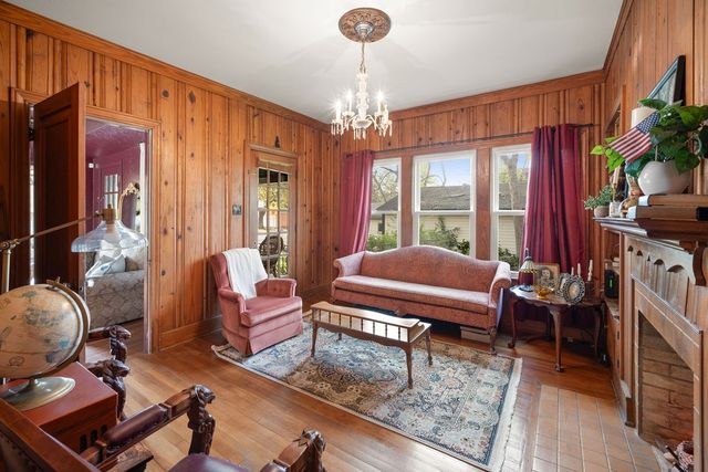 327 N Ponsard Street, Troup, TX 75789