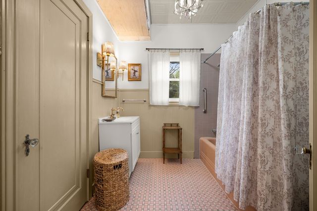 327 N Ponsard Street, Troup, TX 75789