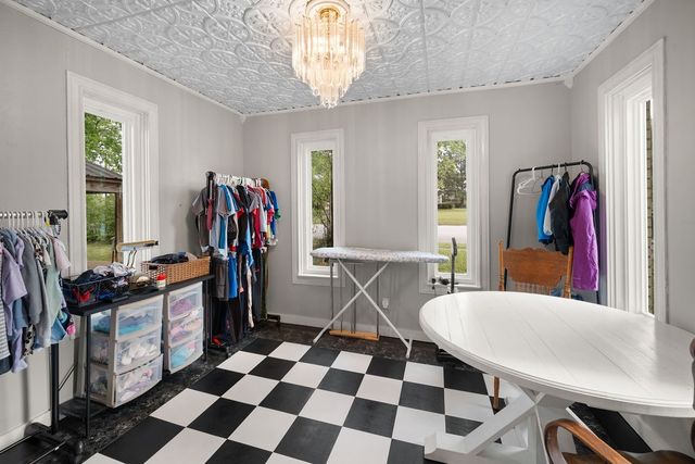 327 N Ponsard Street, Troup, TX 75789