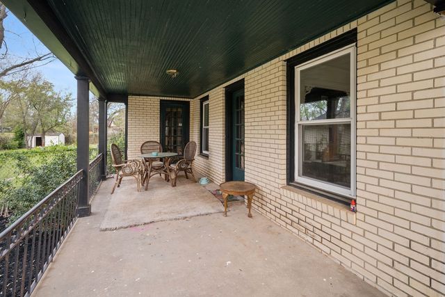 327 N Ponsard Street, Troup, TX 75789