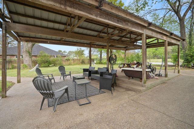 327 N Ponsard Street, Troup, TX 75789