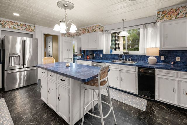 327 N Ponsard Street, Troup, TX 75789