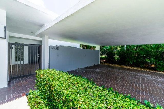 2517 Presidential Way B, West Palm Beach, FL 33401