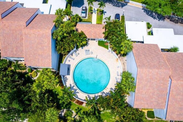 2517 Presidential Way B, West Palm Beach, FL 33401
