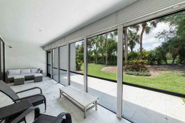 2517 Presidential Way B, West Palm Beach, FL 33401