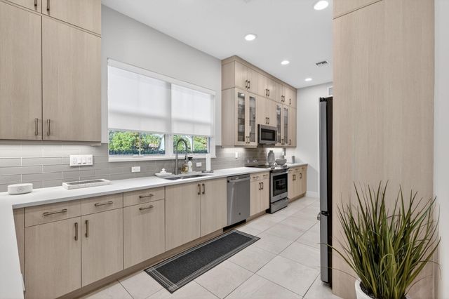 11457 Pointe Midtown Drive, Palm Beach Gardens, FL 33418