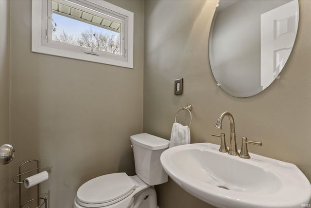 52567 Heatherfield Drive, South Bend, IN 46637