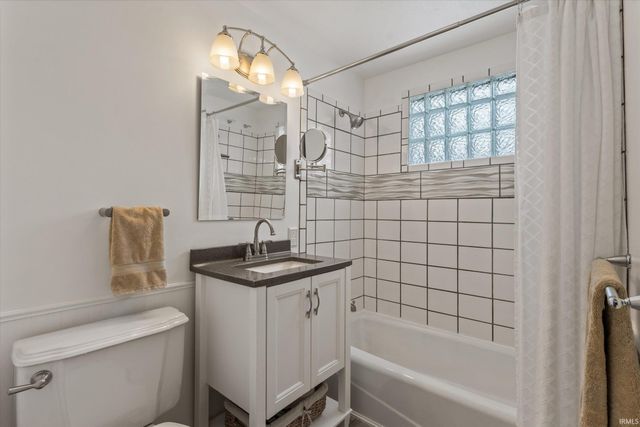 52567 Heatherfield Drive, South Bend, IN 46637